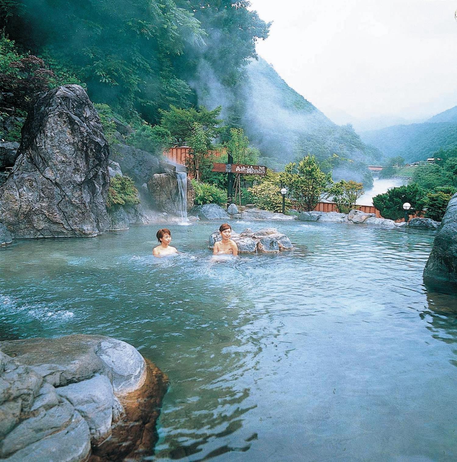 โรงแรมโฮดะคะโซ ยามาโนะ ทาคายาม่า ภายนอก รูปภาพ